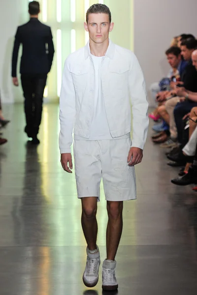 Look 19